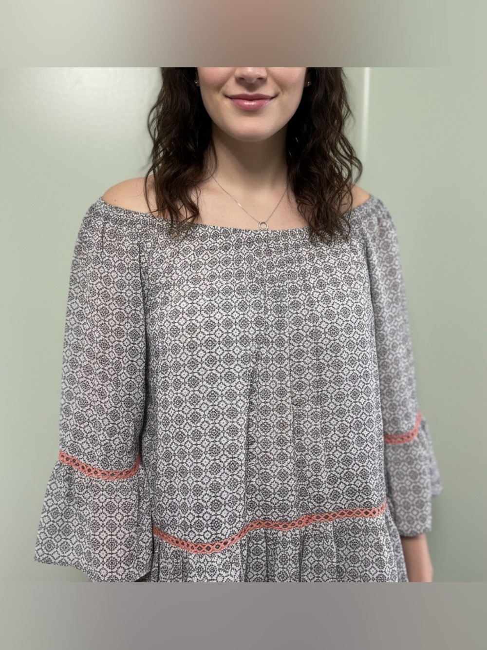 Democracy Rayon Women’s off-shoulder blouse embroidered trim Size Large